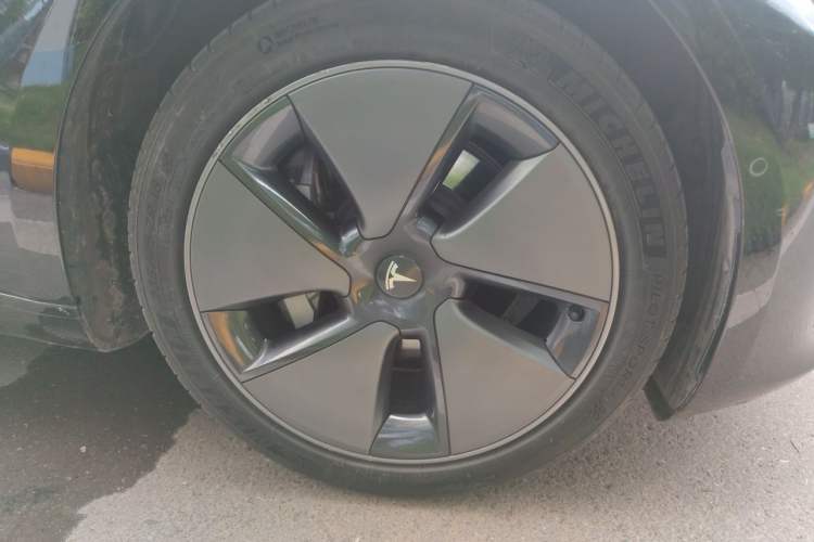 Used Tesla Model 3 2022 Rear-Wheel-Drive Version Right Front Wheel Hub