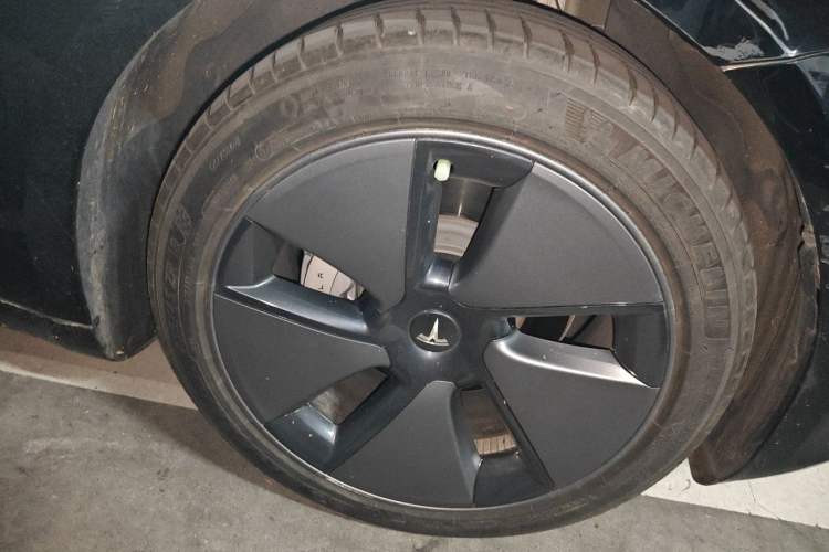 Used Tesla Model 3 2022 Rear-Wheel-Drive Version Right Front Wheel Hub