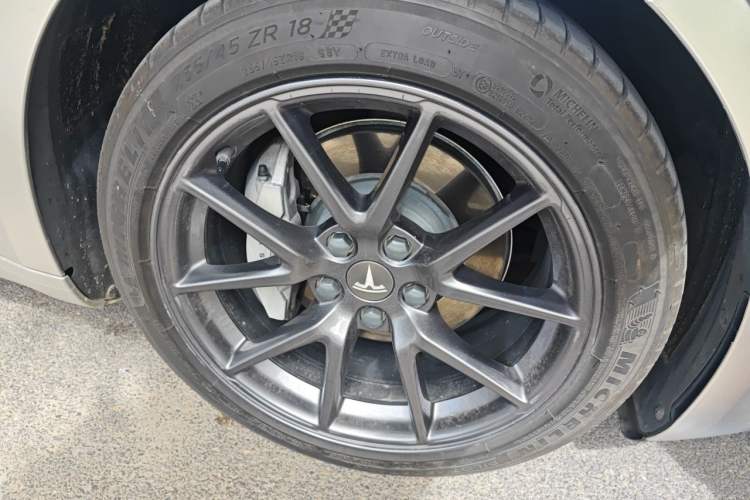 Used Tesla Model 3 2022 Rear-Wheel-Drive Version Right Front Wheel Hub