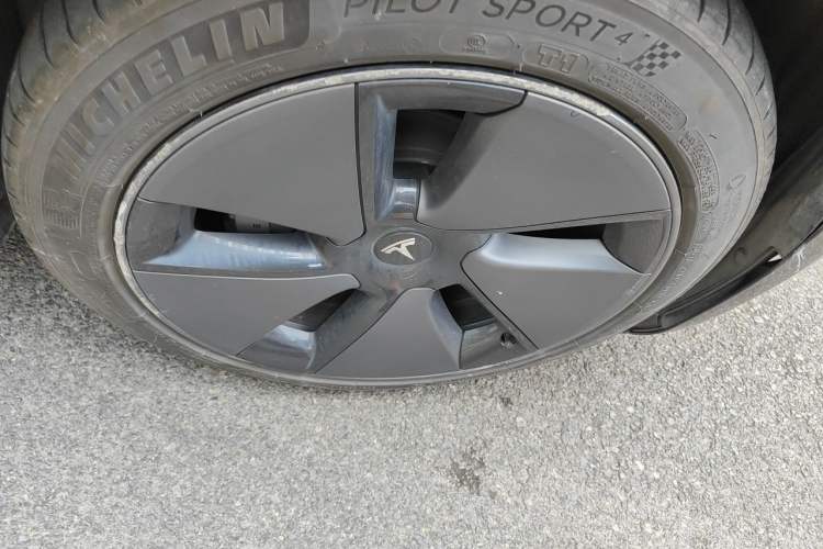 Used Tesla Model 3 2022 Rear-Wheel-Drive Version Right Front Wheel Hub