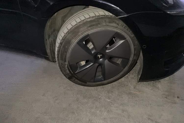Used Tesla Model 3 2022 Rear-Wheel-Drive Version Right Front Wheel Hub