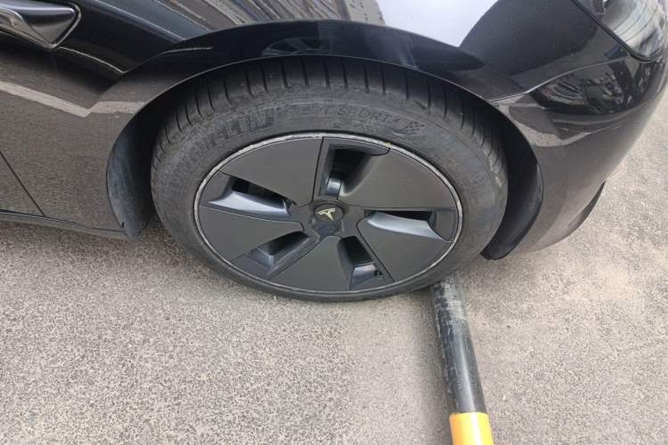 Used Tesla Model 3 2022 Rear-Wheel-Drive Version Right Front Wheel Hub