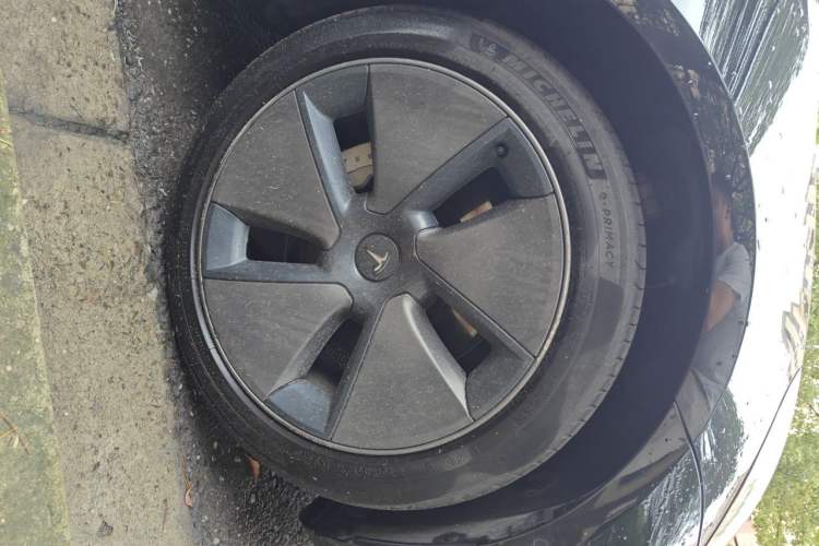 Used Tesla Model 3 2022 Rear-Wheel-Drive Version Right Front Wheel Hub