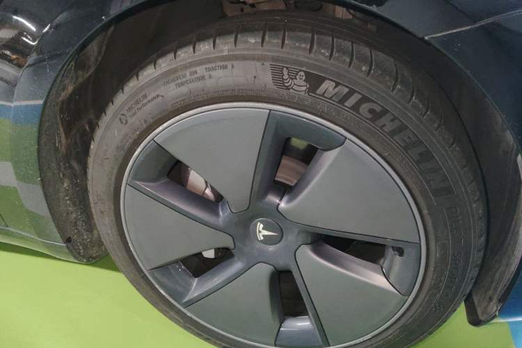 Used Tesla Model 3 2022 Rear-Wheel-Drive Version Right Front Wheel Hub