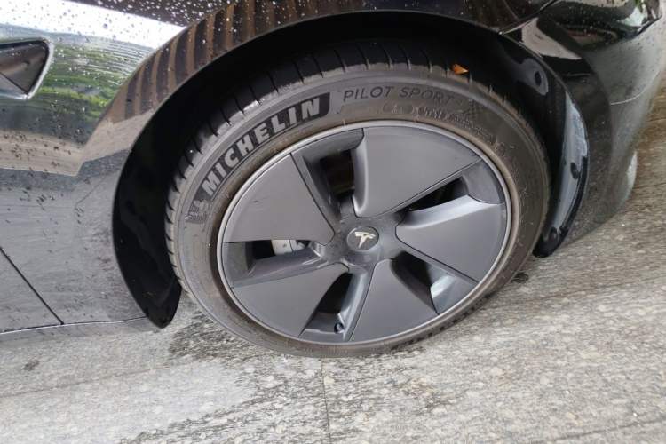 Used Tesla Model 3 2022 Rear-Wheel-Drive Version Right Front Wheel Hub