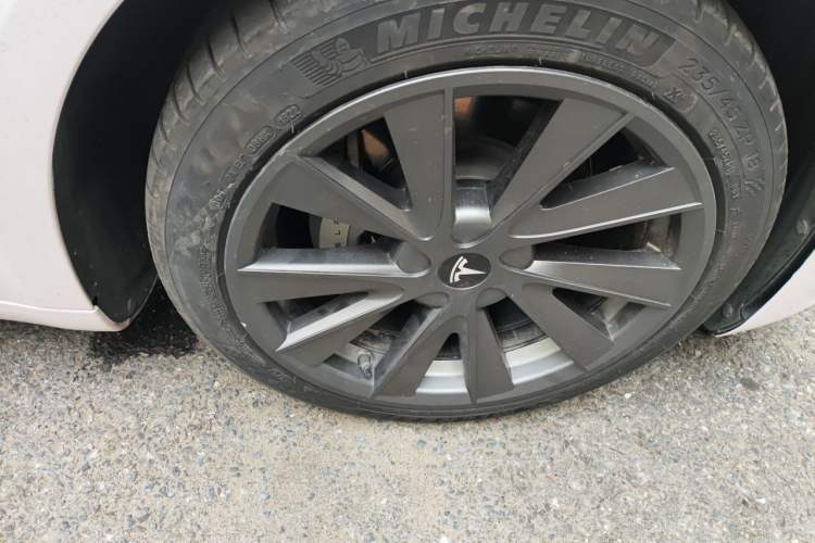 Used Tesla Model 3 2022 Rear-Wheel-Drive Version Right Front Wheel Hub