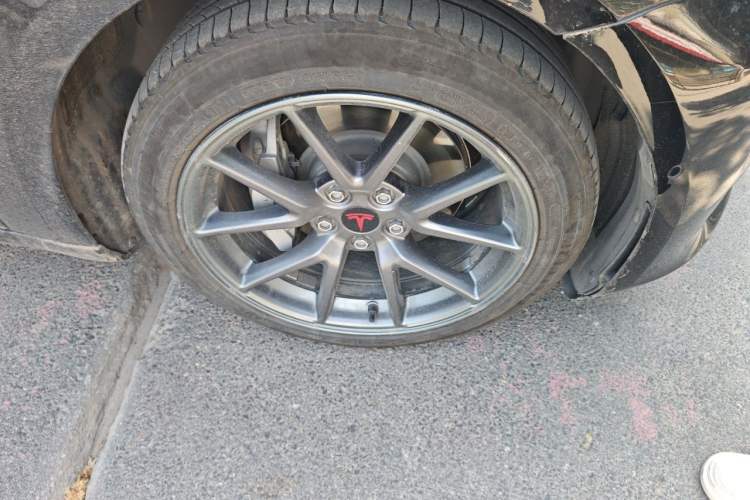 Used Tesla Model 3 2022 Rear-Wheel-Drive Version Right Front Wheel Hub