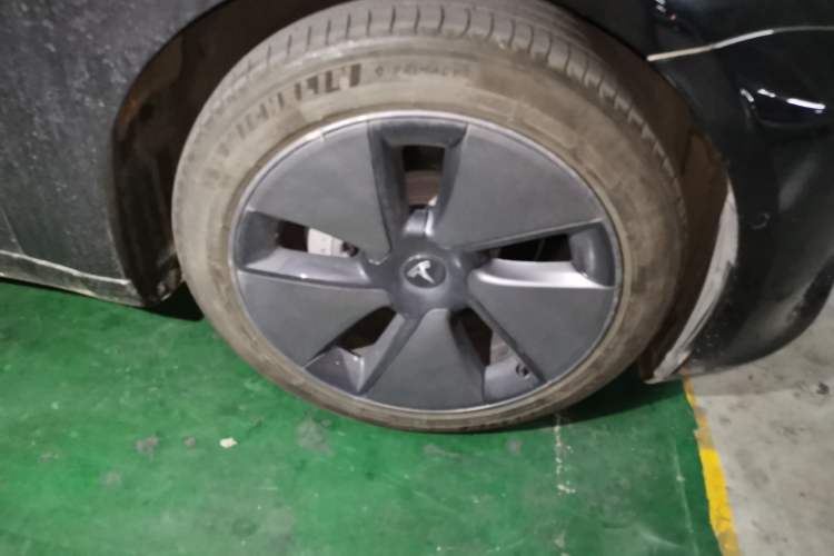Used Tesla Model 3 2022 Rear-Wheel-Drive Version Right Front Wheel Hub