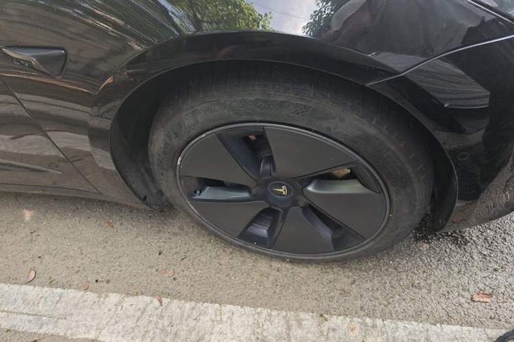 Used Tesla Model 3 2022 Rear-Wheel-Drive Version Right Front Wheel Hub
