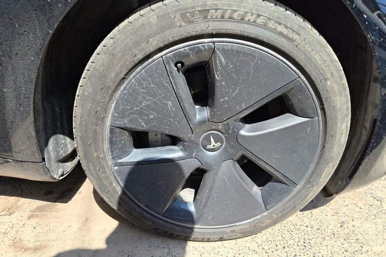 Used Tesla Model 3 2022 Rear-Wheel-Drive Version Right Front Wheel Hub