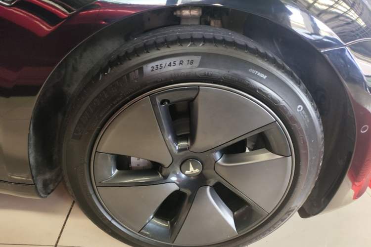 Used Tesla Model 3 2022 Rear-Wheel-Drive Version Right Front Wheel Hub