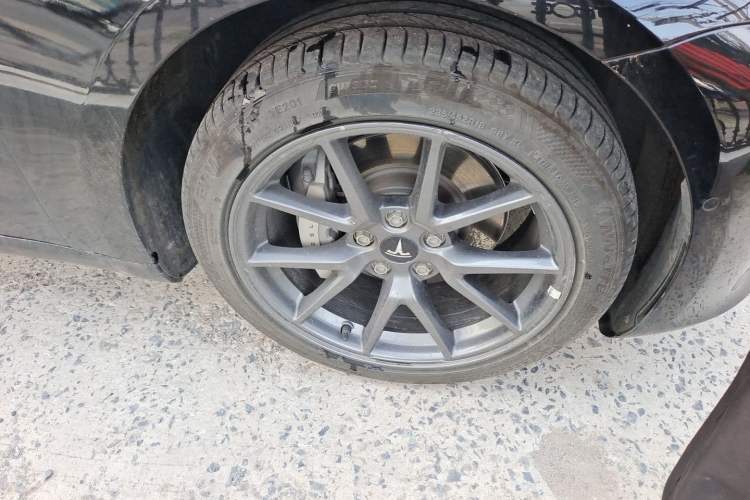 Used Tesla Model 3 2022 Rear-Wheel-Drive Version Right Front Wheel Hub