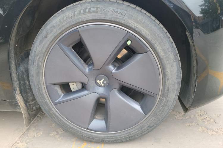 Used Tesla Model 3 2022 Rear-Wheel-Drive Version Right Front Wheel Hub