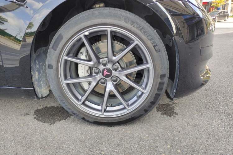 Used Tesla Model 3 2022 Rear-Wheel-Drive Version Right Front Wheel Hub