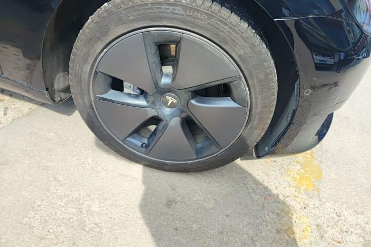 Used Tesla Model 3 2022 Rear-Wheel-Drive Version Right Front Wheel Hub