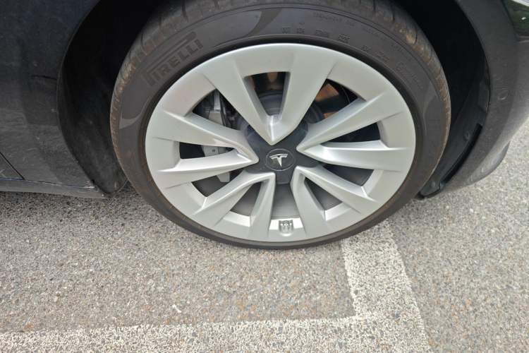 Used Tesla Model 3 2022 Rear-Wheel-Drive Version Right Front Wheel Hub