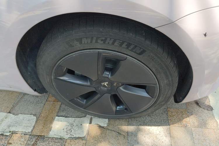 Used Tesla Model 3 2022 Rear-Wheel-Drive Version Right Front Wheel Hub
