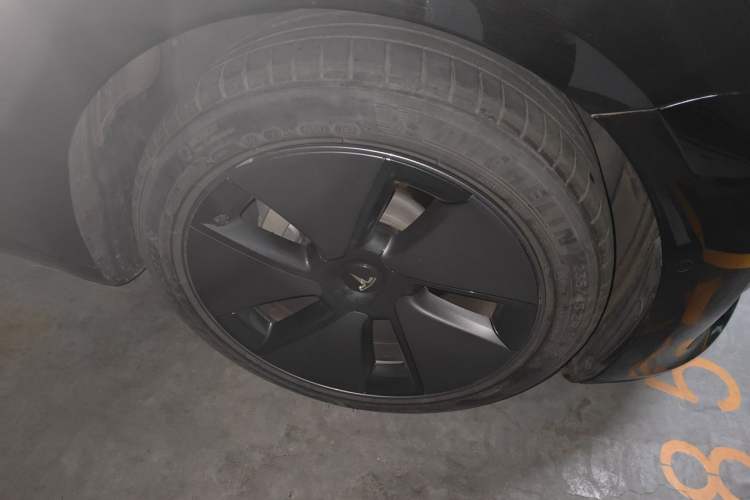 Used Tesla Model 3 2022 Rear-Wheel-Drive Version Right Front Wheel Hub