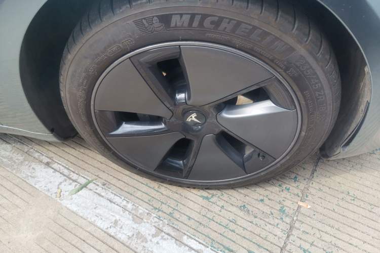 Used Tesla Model 3 2022 Rear-Wheel-Drive Version Right Front Wheel Hub