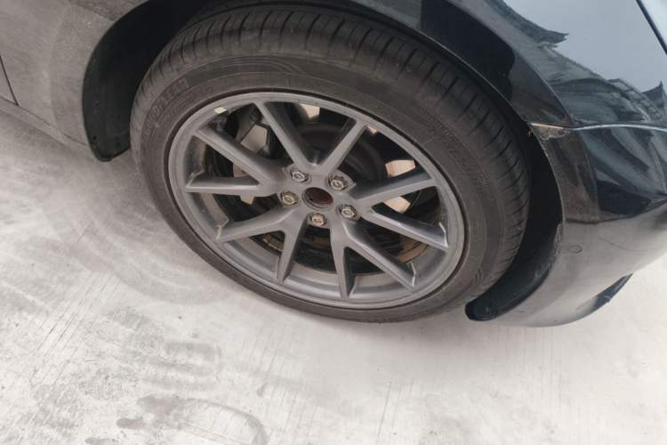 Used Tesla Model 3 2022 Rear-Wheel-Drive Version Right Front Wheel Hub