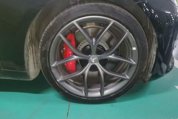 Used Tesla Model 3 2022 Performance High-Performance All-Wheel-Drive Version Right Front Wheel Hub