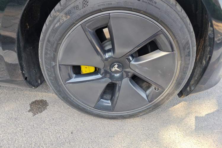 Used Tesla Model 3 2022 Rear-Wheel-Drive Version Right Front Wheel Hub