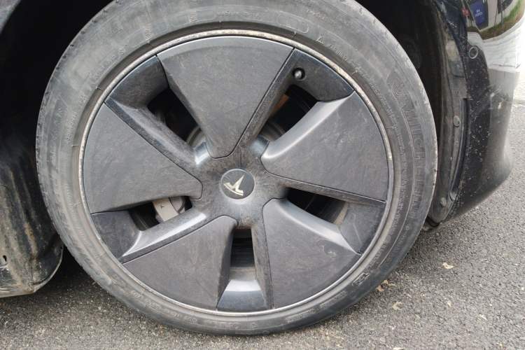 Used Tesla Model 3 2022 Rear-Wheel-Drive Version Right Front Wheel Hub