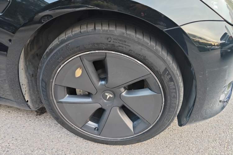 Used Tesla Model 3 2022 Rear-Wheel-Drive Version Right Front Wheel Hub