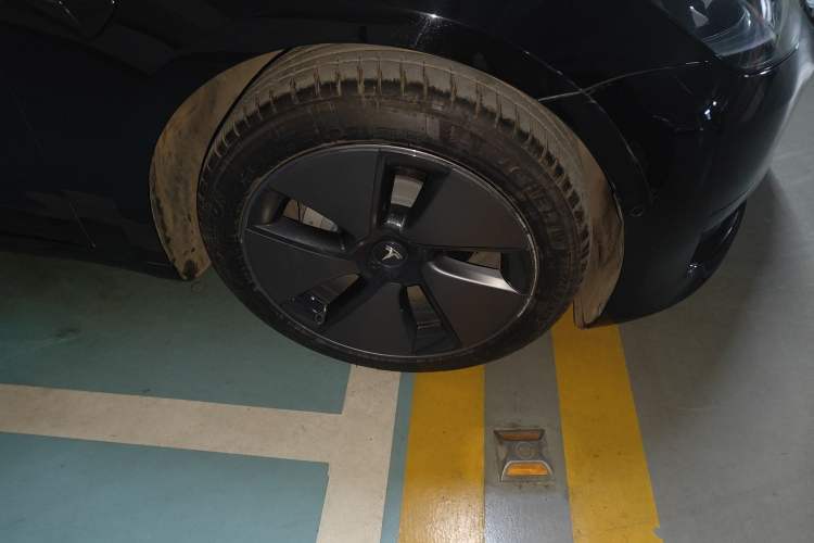 Used Tesla Model 3 2022 Rear-Wheel-Drive Version Right Front Wheel Hub