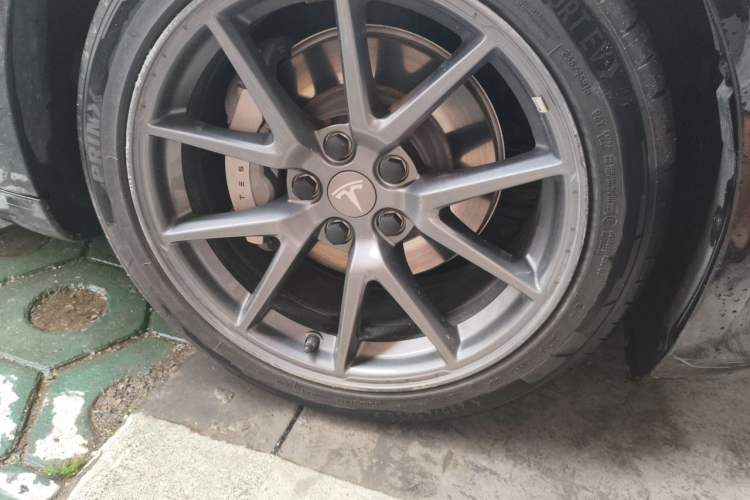 Used Tesla Model 3 2022 Rear-Wheel-Drive Version Right Front Wheel Hub