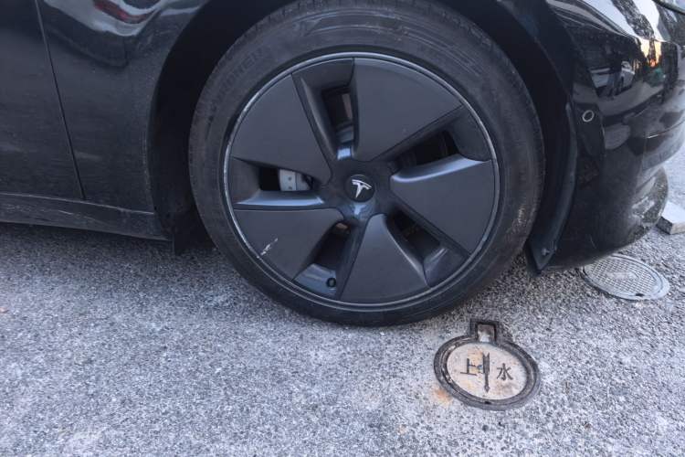 Used Tesla Model 3 2022 Rear-Wheel-Drive Version Right Front Wheel Hub