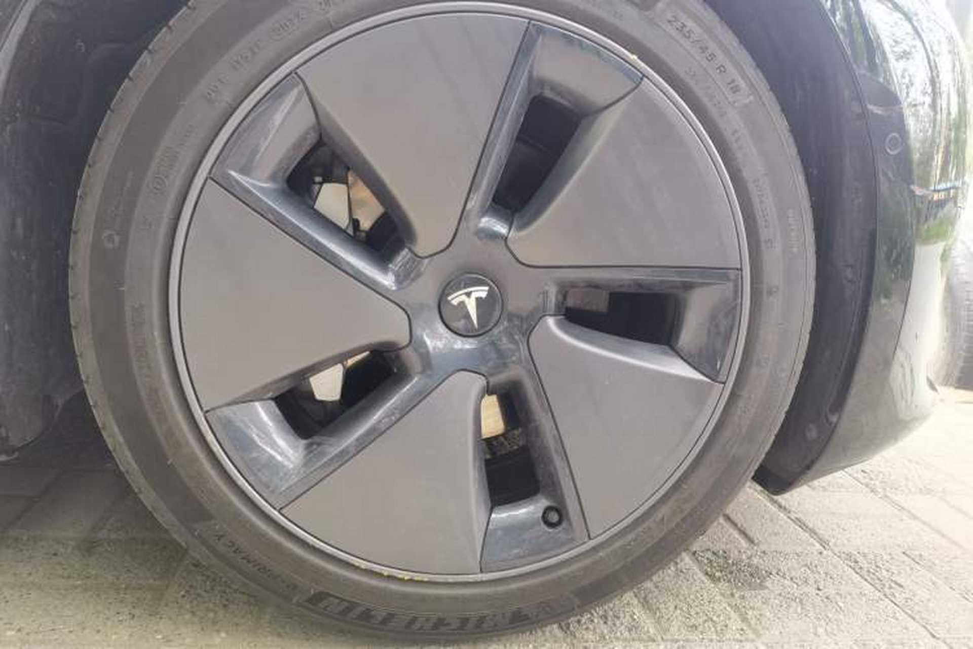 Used Tesla Model 3 2022 Rear-Wheel-Drive Version Right Front Wheel Hub