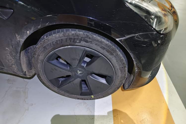 Used Tesla Model 3 2022 Rear-Wheel-Drive Version Right Front Wheel Hub