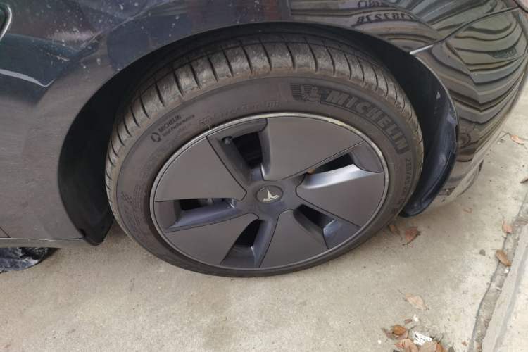 Used Tesla Model 3 2022 Rear-Wheel-Drive Version Right Front Wheel Hub