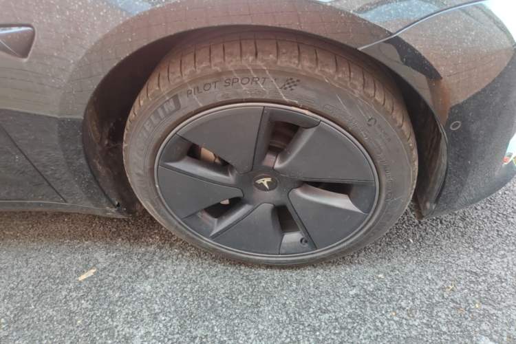 Used Tesla Model 3 2022 Rear-Wheel-Drive Version Right Front Wheel Hub