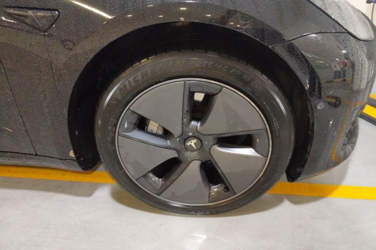 Used Tesla Model 3 2022 Rear-Wheel-Drive Version Right Front Wheel Hub