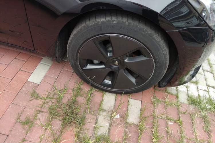 Used Tesla Model 3 2022 Rear-Wheel-Drive Version Right Front Wheel Hub