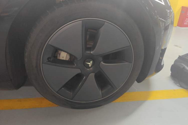 Used Tesla Model 3 2022 Rear-Wheel-Drive Version Right Front Wheel Hub