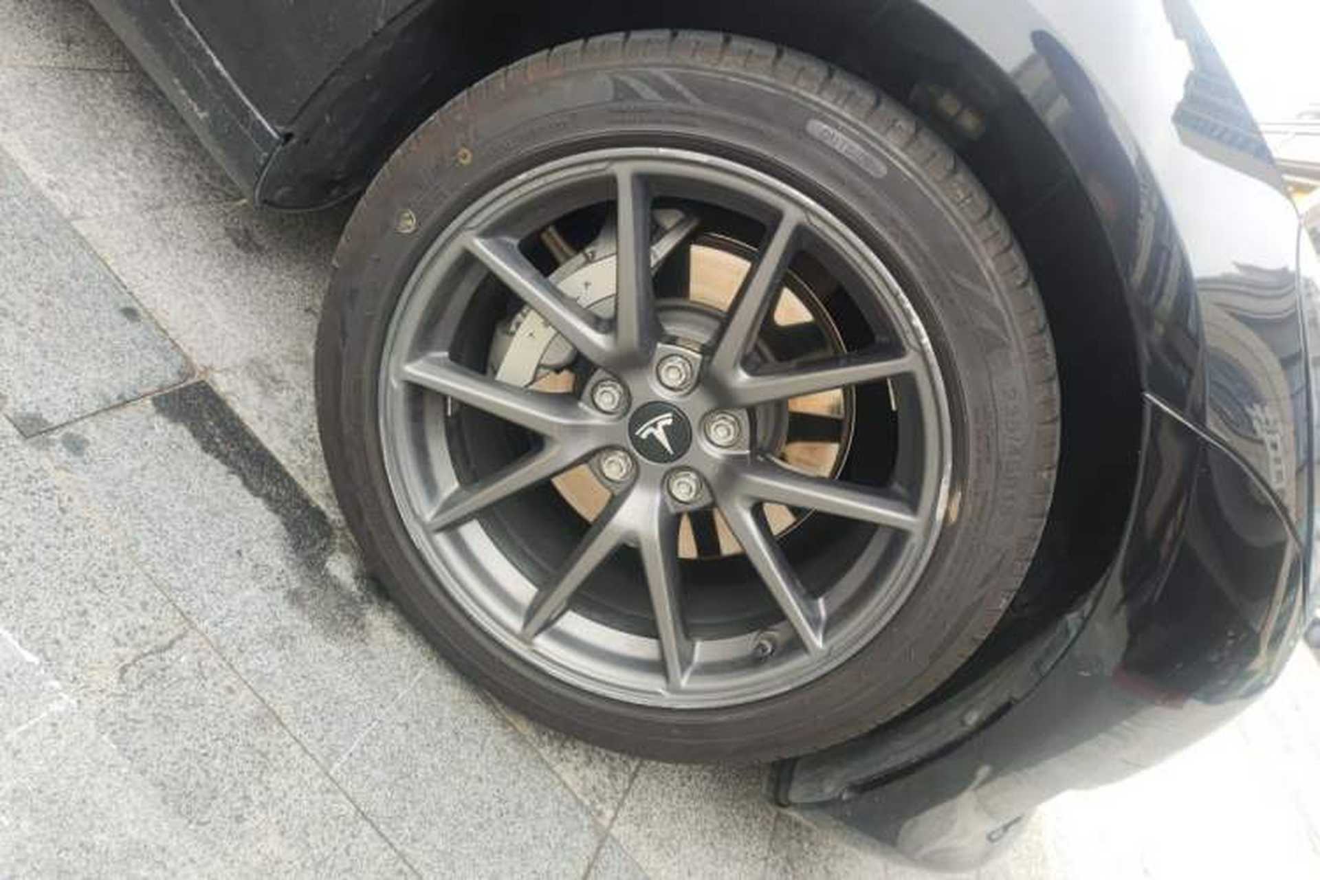 Used Tesla Model 3 2022 Rear-Wheel-Drive Version Right Front Wheel Hub