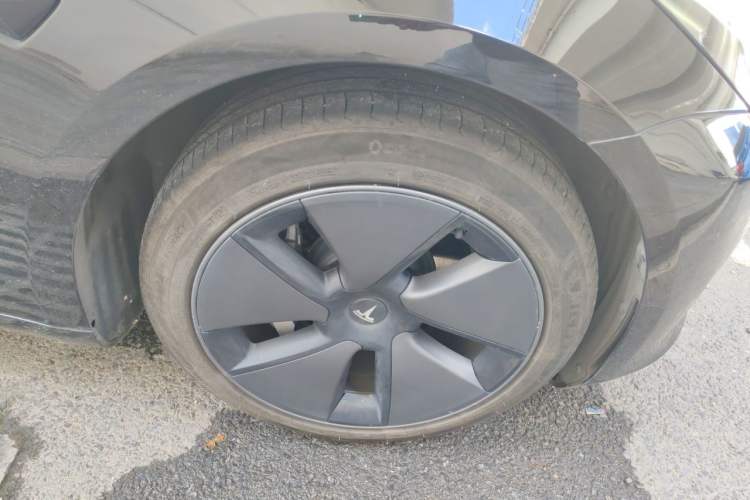 Used Tesla Model 3 2022 Rear-Wheel-Drive Version Right Front Wheel Hub