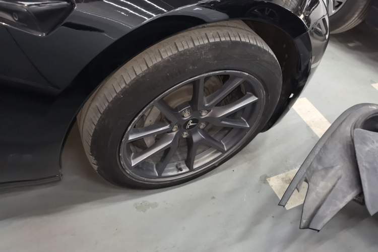 Used Tesla Model 3 2022 Rear-Wheel-Drive Version Right Front Wheel Hub