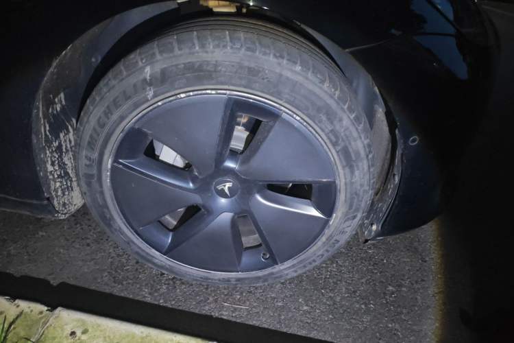 Used Tesla Model 3 2022 Rear-Wheel-Drive Version Right Front Wheel Hub
