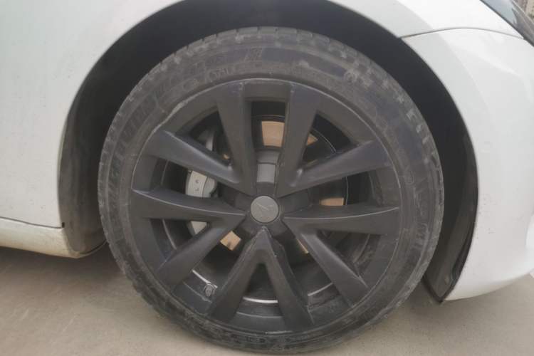 Used Tesla Model 3 2022 Rear-Wheel-Drive Version Right Front Wheel Hub