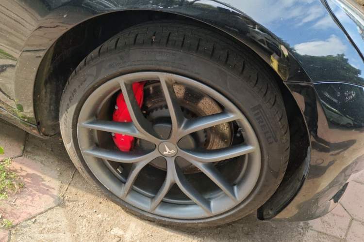 Used Tesla Model 3 2022 Performance High-Performance All-Wheel-Drive Version Right Front Wheel Hub