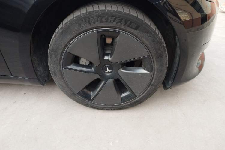 Used Tesla Model 3 2022 Rear-Wheel-Drive Version Right Front Wheel Hub
