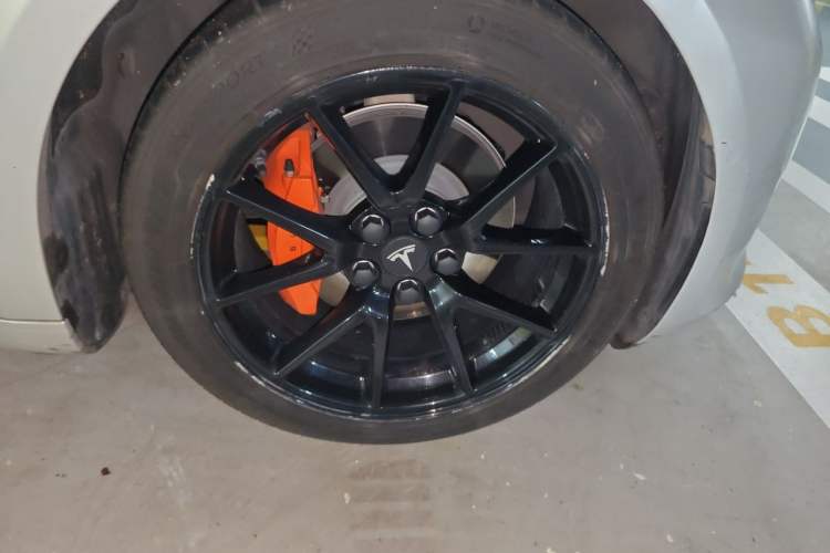 Used Tesla Model 3 2022 Rear-Wheel-Drive Version Right Front Wheel Hub