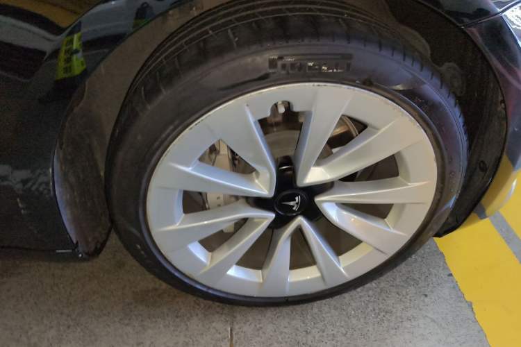 Used Tesla Model 3 2022 Rear-Wheel-Drive Version Right Front Wheel Hub
