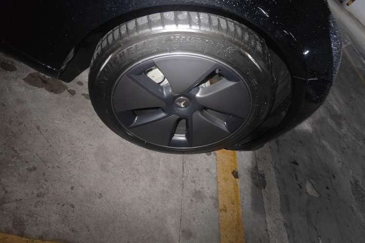 Used Tesla Model 3 2022 Rear-Wheel-Drive Version Right Front Wheel Hub