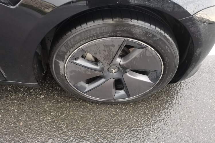 Used Tesla Model 3 2022 Rear-Wheel-Drive Version Right Front Wheel Hub