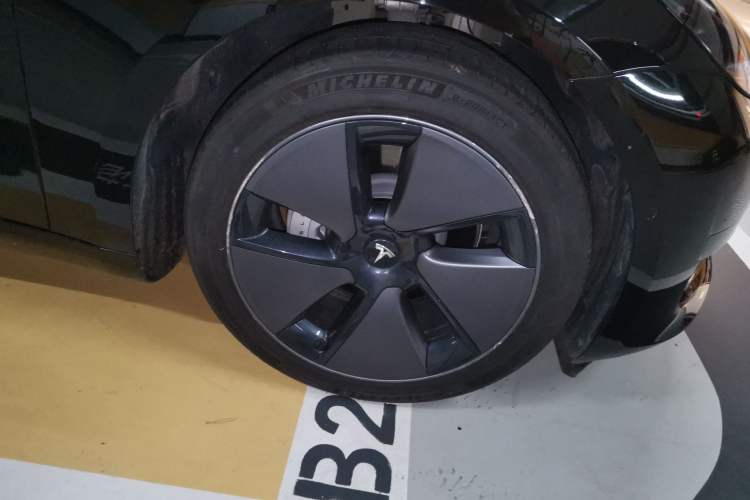 Used Tesla Model 3 2022 Rear-Wheel-Drive Version Right Front Wheel Hub
